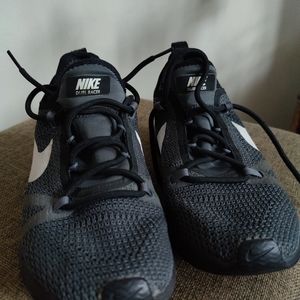 New woman Nike sneakers